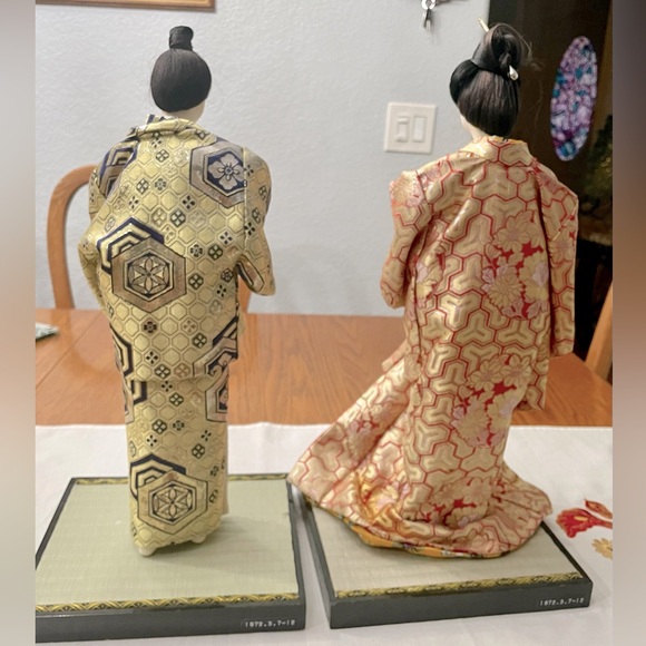 Japanese Gaisha & Male Dolls in Kimonos, Authentic. 18” with base. - Picture 4 of 15